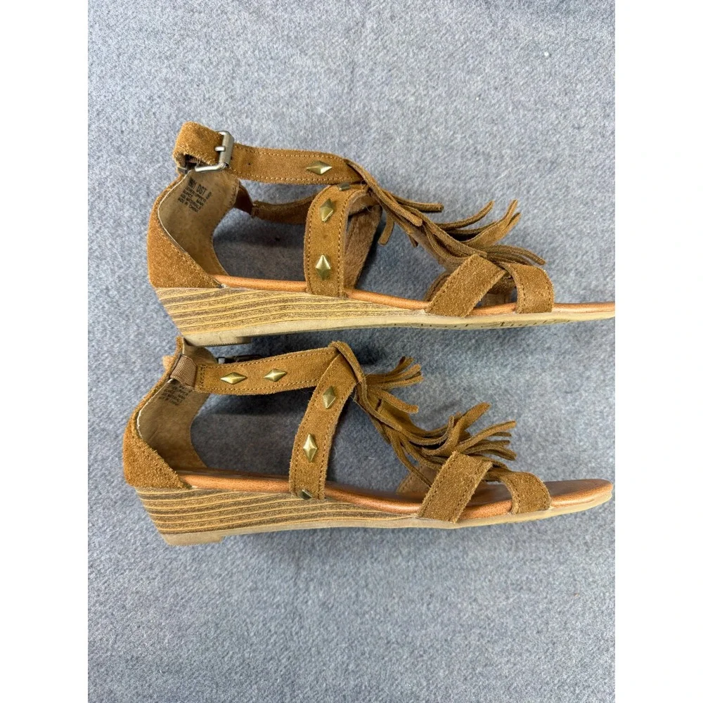 Minnetonka Sandals Women 9 Brown Leather Suede Fringe‎ Studded Flats Boho